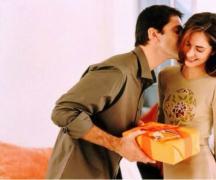 Что можно подарить жене на первую годовщину свадьбы?