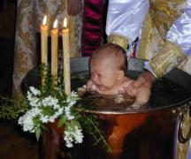 Vaftiz için bir kız için haç nasıl seçilir Bir kızın vaftizi için kim haç verir